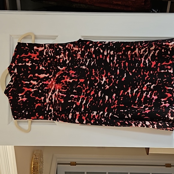 Classiques Entire Red + black SILK sleeveless cowl neck blouse, XL, EUC. - Picture 3 of 14